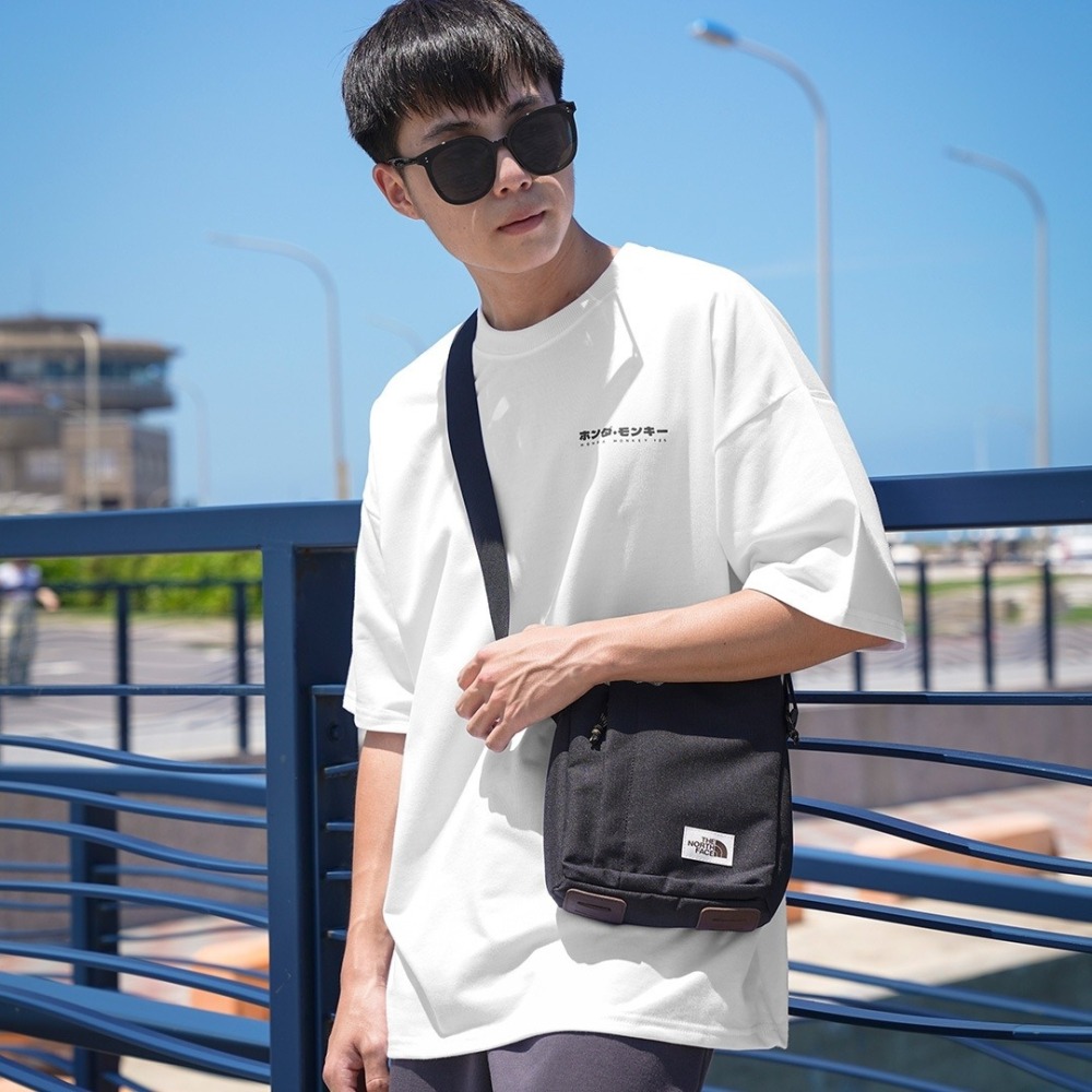 ✨2023新款✨夏季新款 爆紅款 山道猴子短T 騎士 摩托車插畫 日文 男女不拘 情侶款 機車 短袖上衣-細節圖2