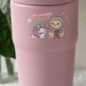 @特價品@限量聯名款(贈提袋)-OPEN將!X三麗鷗聯名款-WOKY手提激凍輕芯鈦瓷易潔層保溫杯750ml附吸管-規格圖6