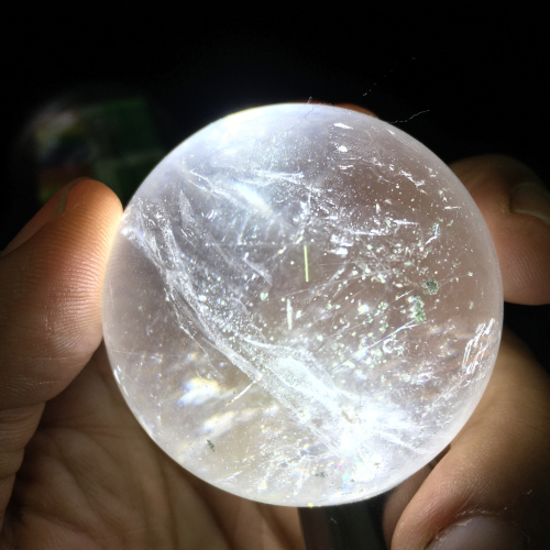 水晶球 Amazon.co.jp: 水晶玉 水晶球 80mm 無色透明 クリア台座付き 宙