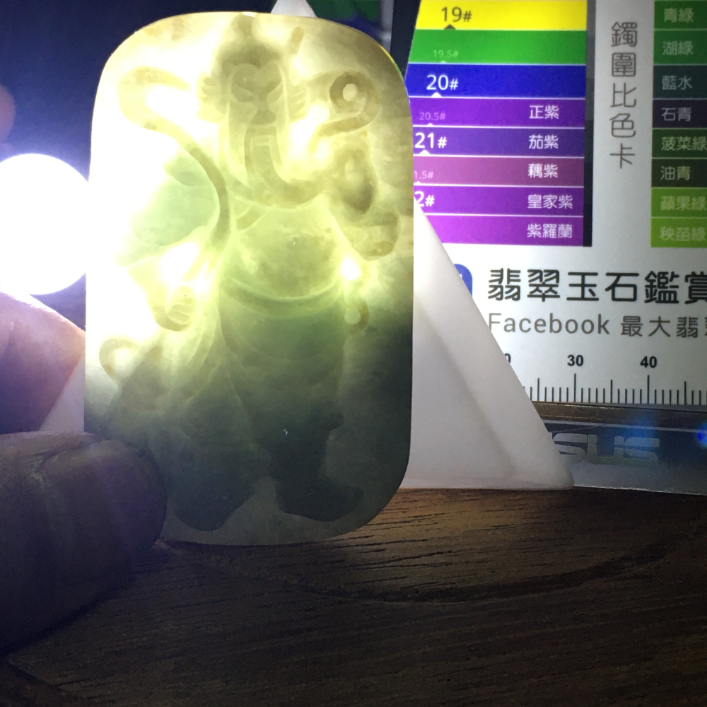 緬甸玉A貨~湖綠關聖帝君吊墜（盒裝，可調式項鍊綁繩）-細節圖3