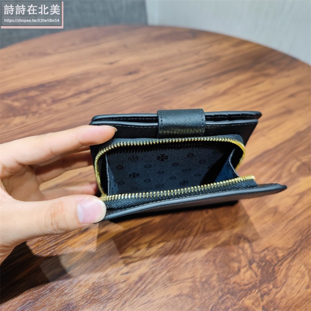 詩詩精品 Tory Burch 皮夾 中夾  鈔票夾 十字紋防刮中夾 鈔票夾 暗釦對折錢夾 多卡位信用卡夾 手拿包-細節圖6