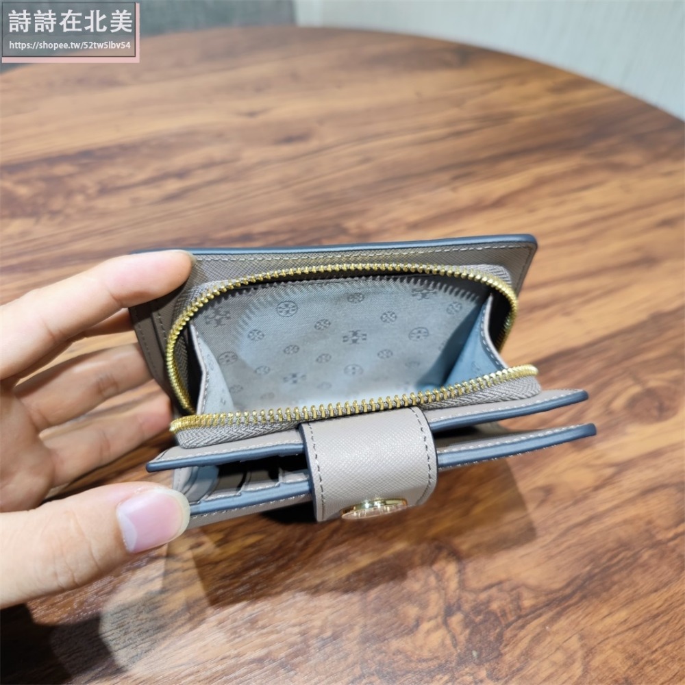 詩詩精品 Tory Burch 皮夾 中夾  鈔票夾 十字紋防刮中夾 鈔票夾 暗釦對折錢夾 多卡位信用卡夾 手拿包-細節圖9