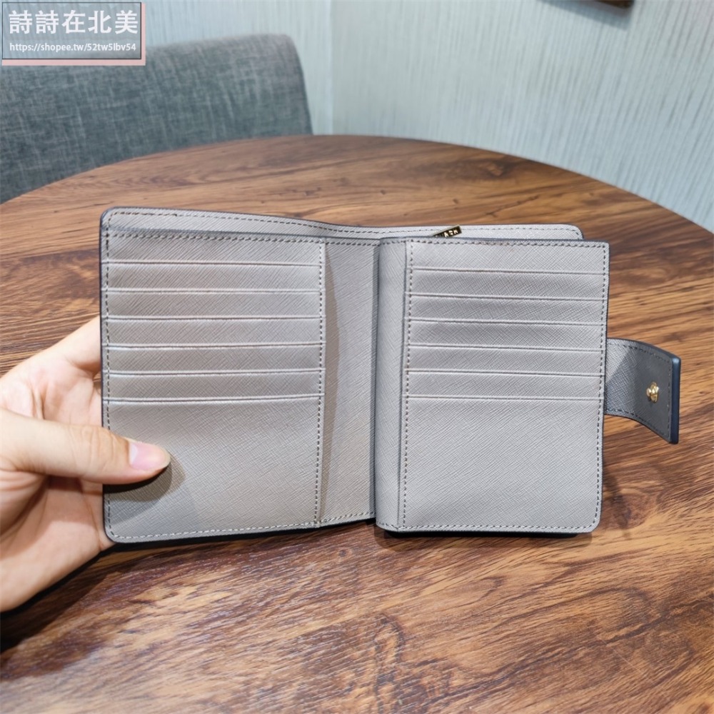 詩詩精品 Tory Burch 皮夾 中夾  鈔票夾 十字紋防刮中夾 鈔票夾 暗釦對折錢夾 多卡位信用卡夾 手拿包-細節圖11