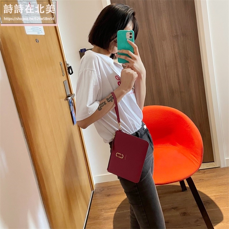 詩詩精品店 Marc Jacobs 包包 手拿包 錢包 鈔票夾 零錢夾 手腕包 晚宴包 錢夾 卡夾零錢包 荔枝紋真皮包包-細節圖3