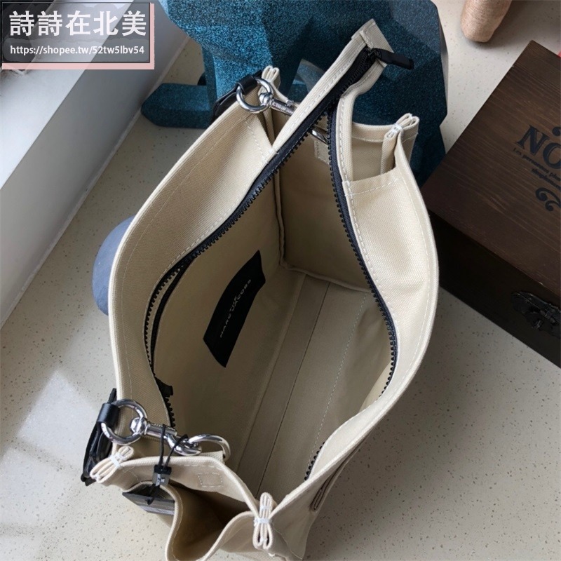 詩詩精品店 Marc Jacobs 包包 斜挎包 THE 帆布包 單肩包 布包 側背包 斜背包 大容量肩背包 背帶可調節-細節圖7