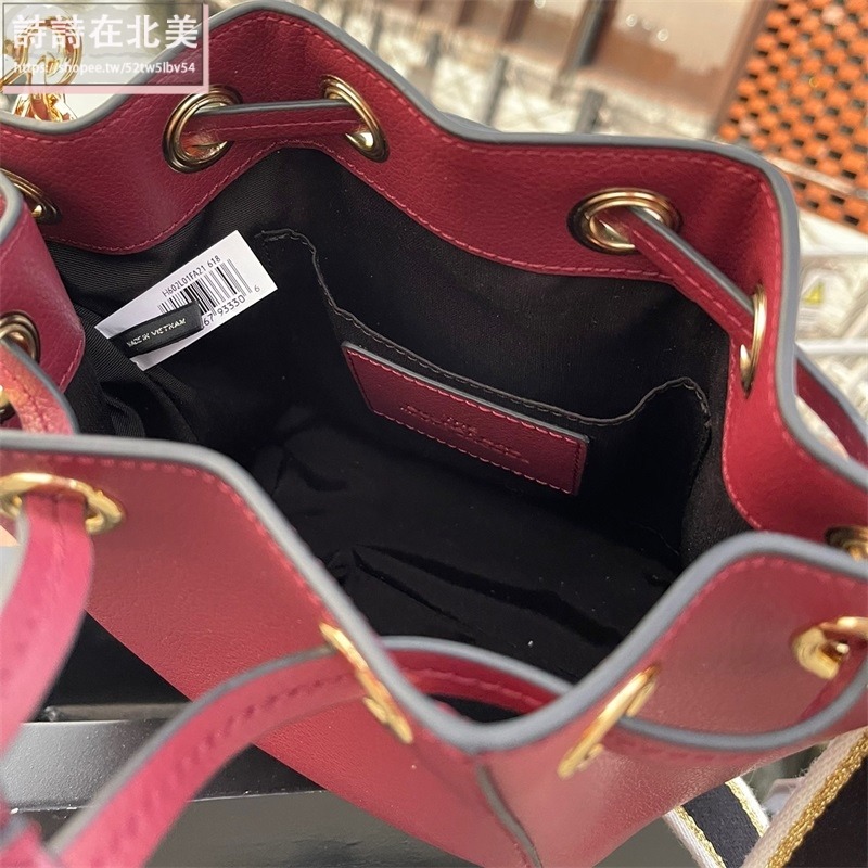 詩詩精品店 Marc Jacobs 包包 水桶包 斜背包 單肩包 抽繩包 斜挎包 束口包 大容量肩背包 荔枝紋牛皮側背包-細節圖6