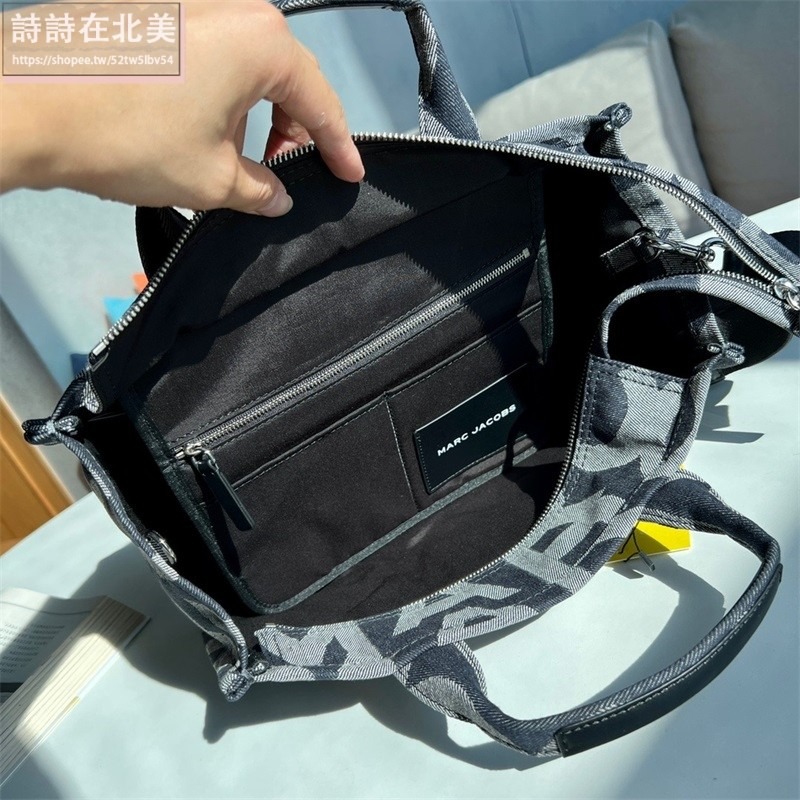 詩詩精品店 Marc Jacobs 包包 托特包 手提包 枕頭包 波士頓包 側背包 帆布托特包 手提袋 旅行包 肩背包-細節圖8