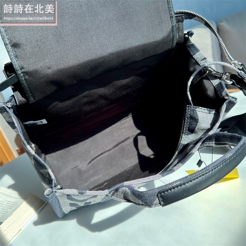 詩詩精品店 Marc Jacobs 包包 托特包 手提包 枕頭包 波士頓包 側背包 帆布托特包 手提袋 旅行包 肩背包-細節圖9