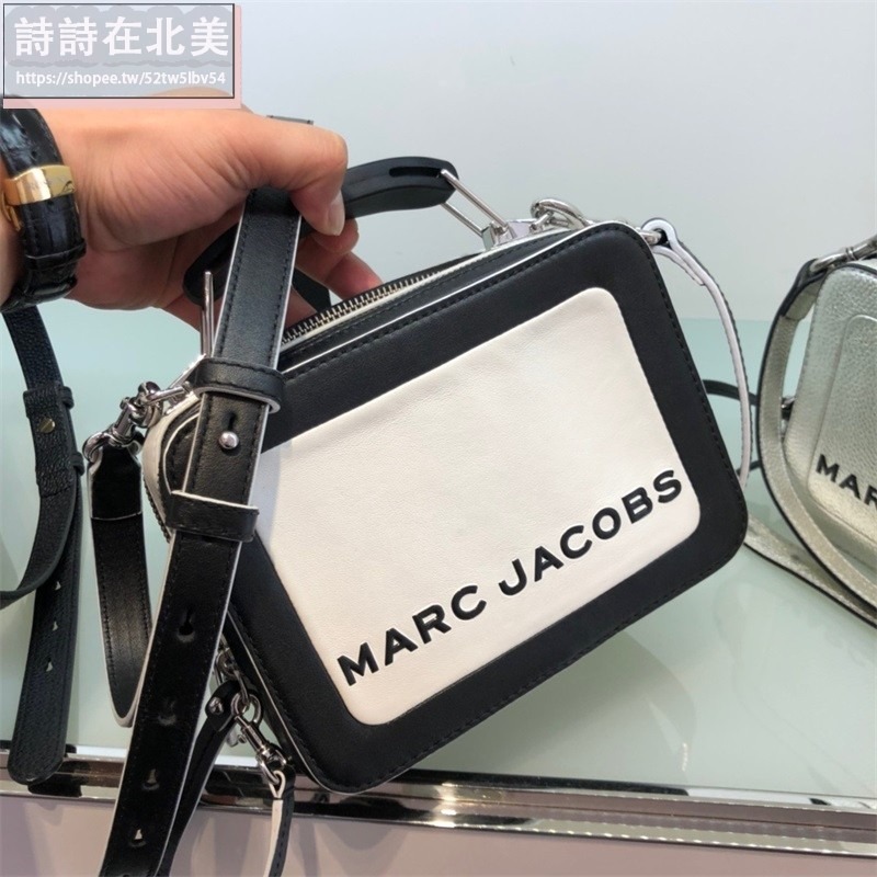 詩詩精品店 Marc Jacobs 包包 相機包 盒子包 史努比塗鴉側背包 手提包 小方包 肩背包 荔枝紋真皮斜背包-細節圖3