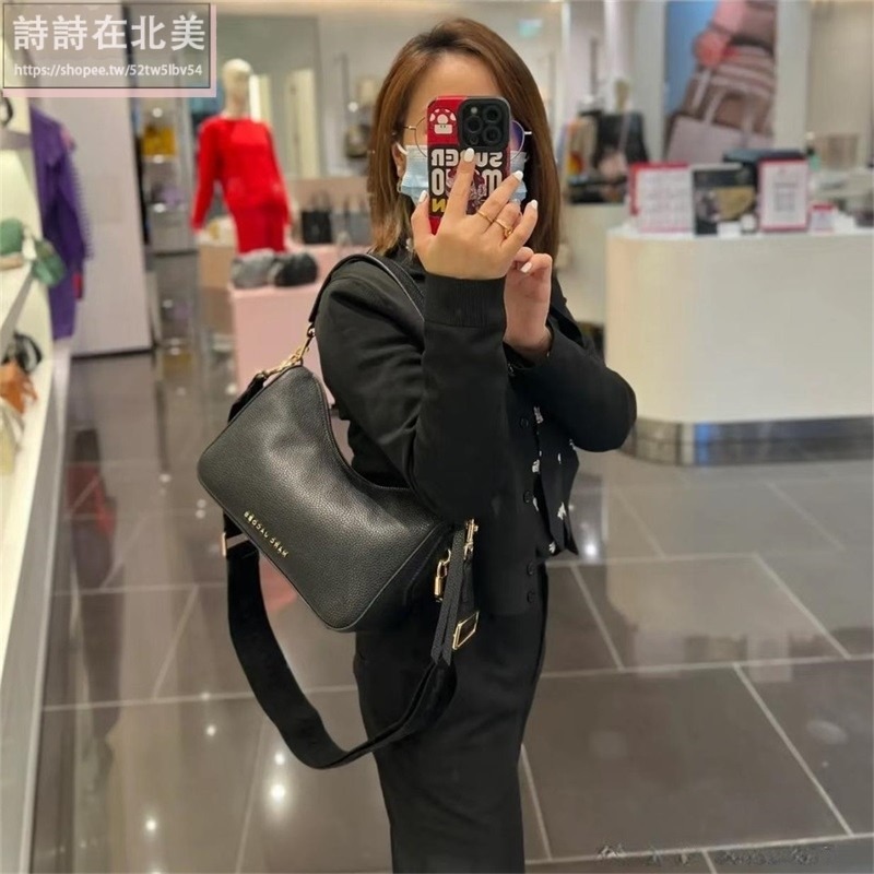 詩詩精品店 Marc Jacobs 包包 腋下包 手提包 斜背包 單肩包 荔枝紋真皮側背包 半月包 大容量肩背包 斜挎包-細節圖2