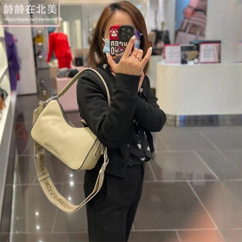 詩詩精品店 Marc Jacobs 包包 腋下包 手提包 斜背包 單肩包 荔枝紋真皮側背包 半月包 大容量肩背包 斜挎包-細節圖3