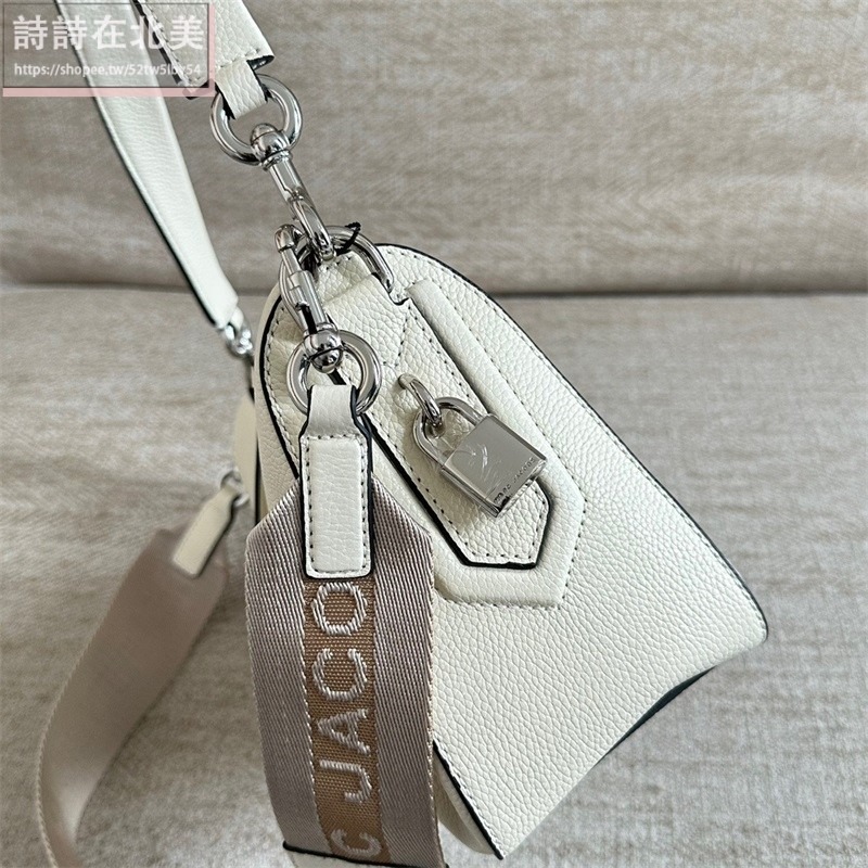 詩詩精品店 Marc Jacobs 包包 腋下包 手提包 斜背包 單肩包 荔枝紋真皮側背包 半月包 大容量肩背包 斜挎包-細節圖7