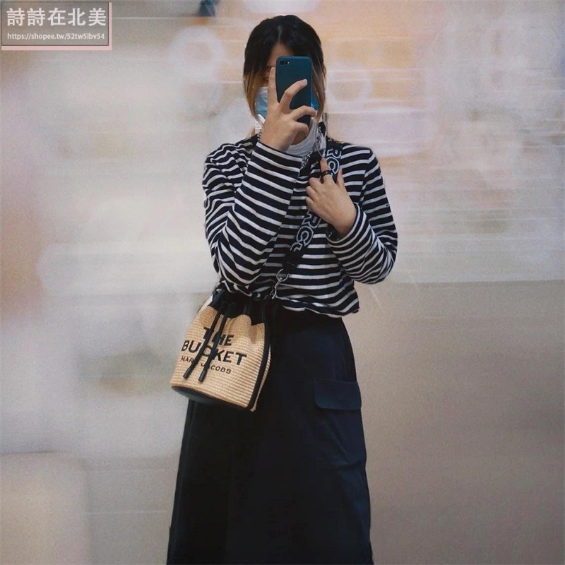 詩詩精品店 Marc Jacobs 包包 托特包 相機包 腋下包 水桶包 單肩包 斜挎包 肩背包 編織拼皮側背包 束口包-細節圖2