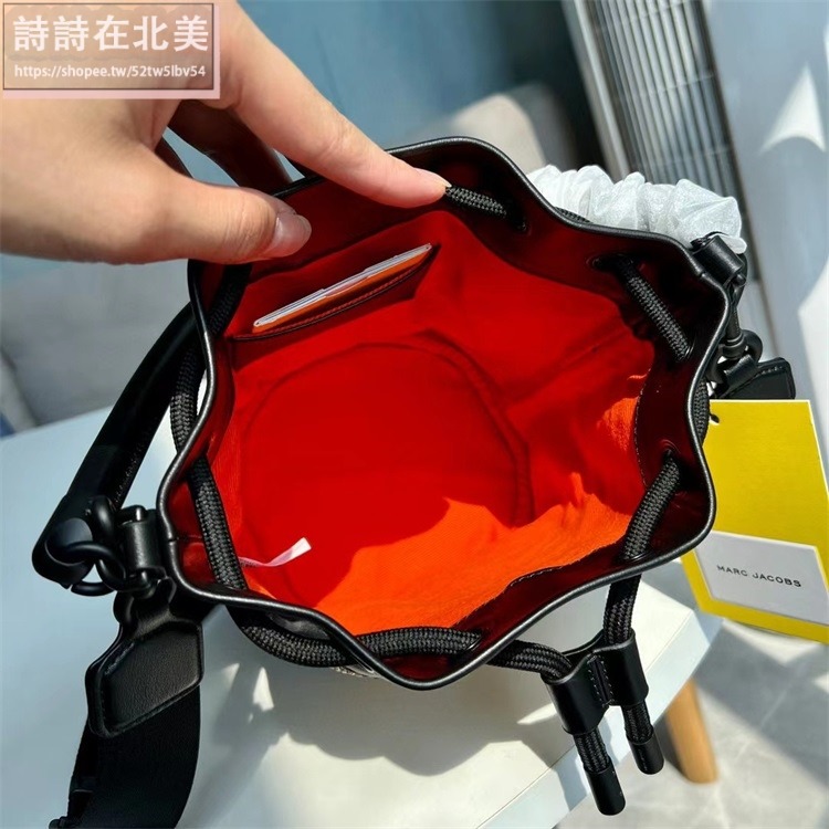 詩詩精品 Marc Jacobs 包包 水桶包 手提包 THE 編織側背包 斜挎包 抽繩包 單肩包 斜背包 束口包 側包-細節圖6
