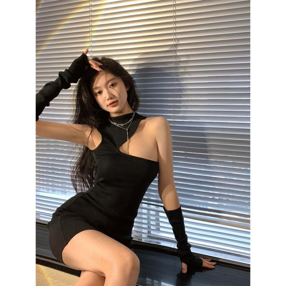 別緻獨特 半高領 收腰包臀裙 附袖套 2色-細節圖3