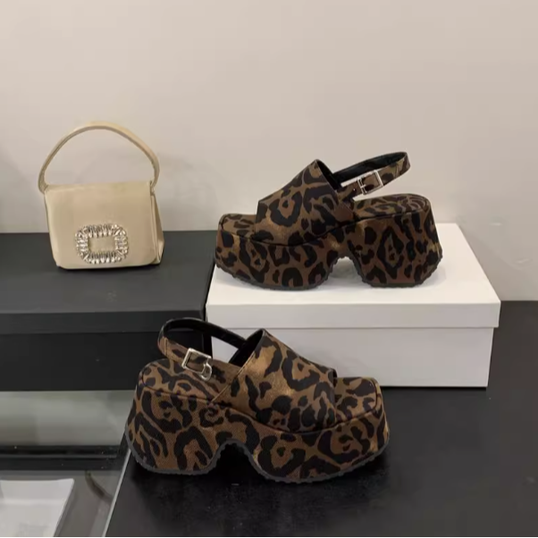 厚底防水台 坡跟涼鞋 鬆糕涼鞋 2色-細節圖5