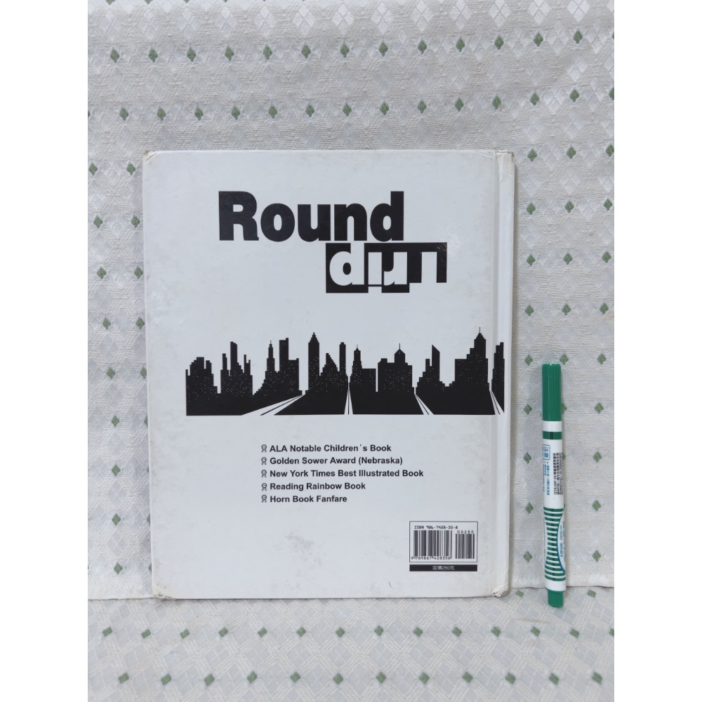 A21 二手繪本童書 逛了一圈（中英文版）-細節圖7