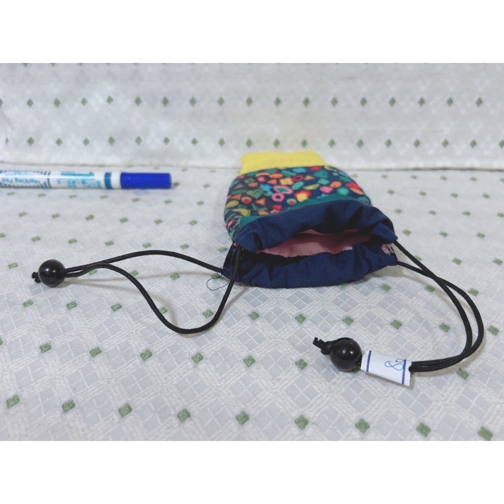 （義賣品）愛心義賣魚形束口袋-細節圖2