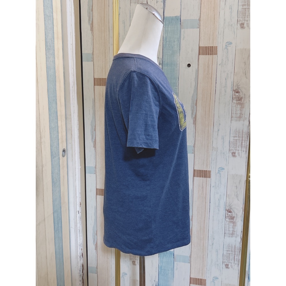 （一元購）二手衣GAP深藍短袖T恤-細節圖2