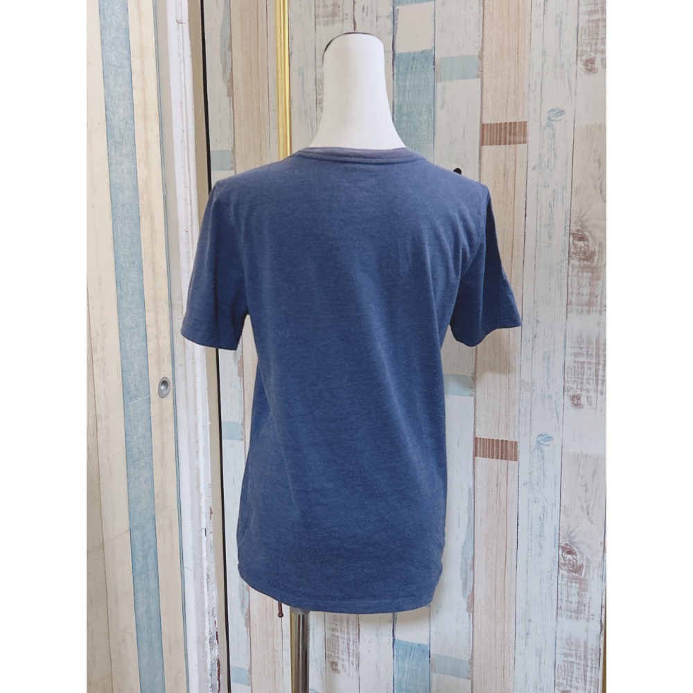 （一元購）二手衣GAP深藍短袖T恤-細節圖3