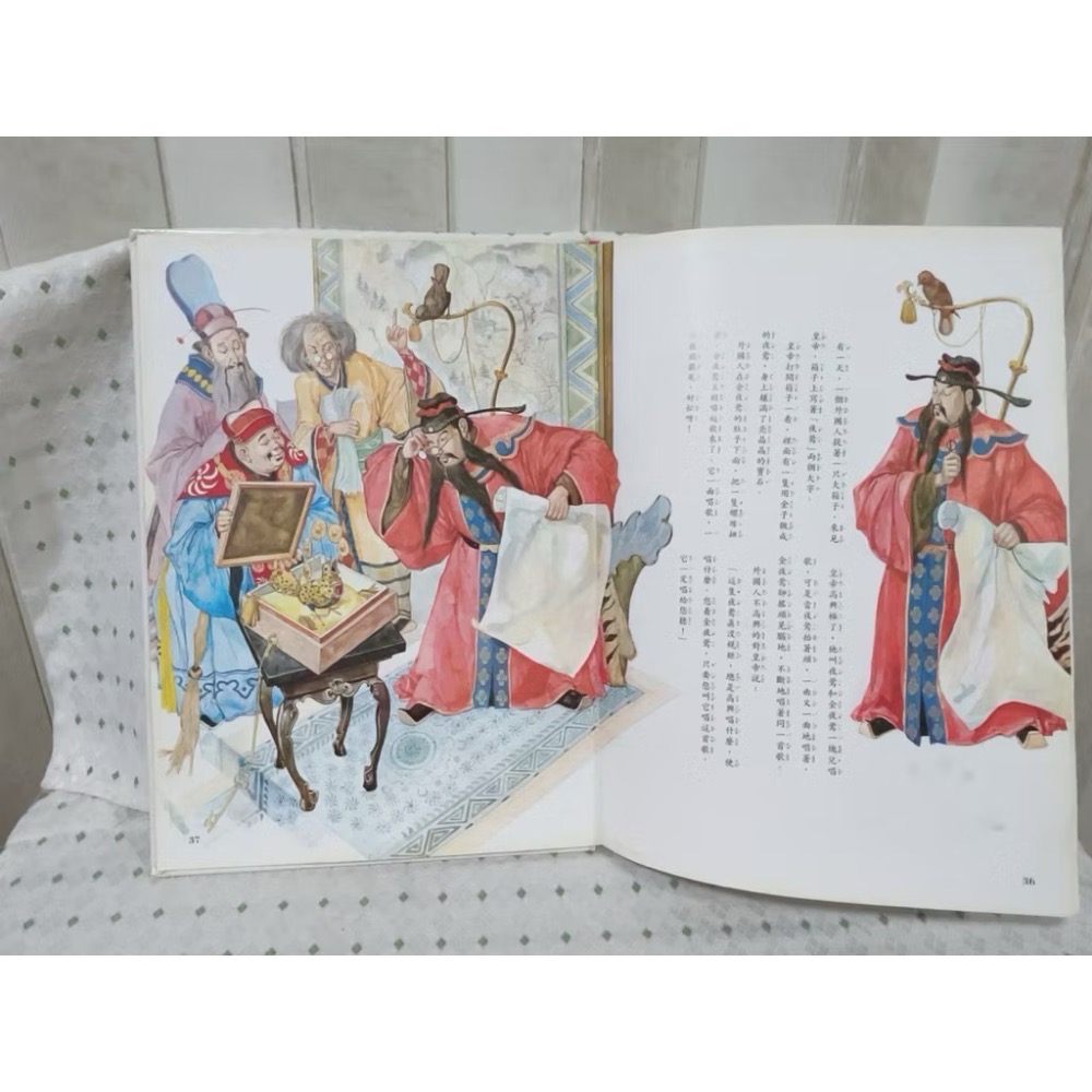 二手繪本童書 魔桌、夜鶯 大本童書-細節圖4