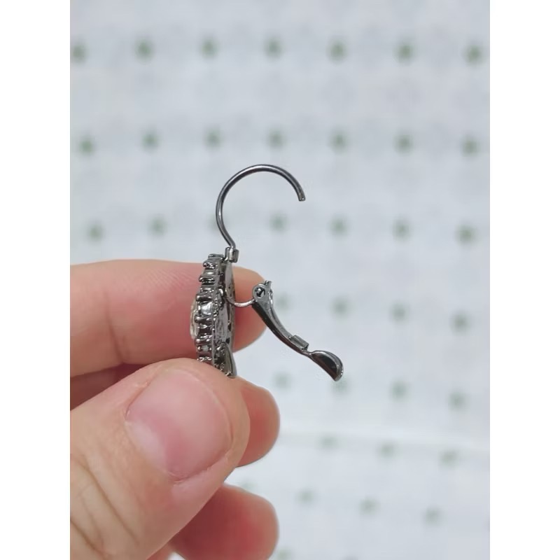 Claire’s 黑色滿鑽耳勾-細節圖4