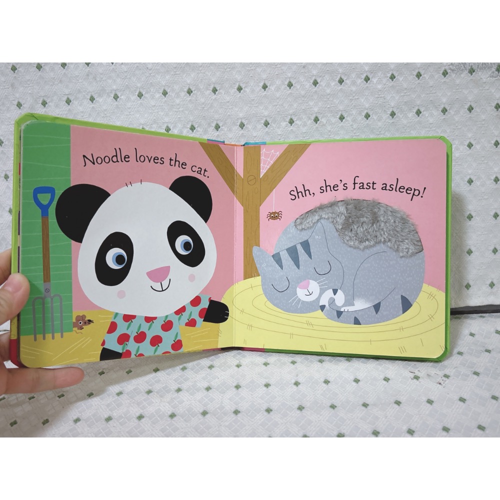 二手童書 Noodle Loves to Eat(硬頁觸摸書）-細節圖3