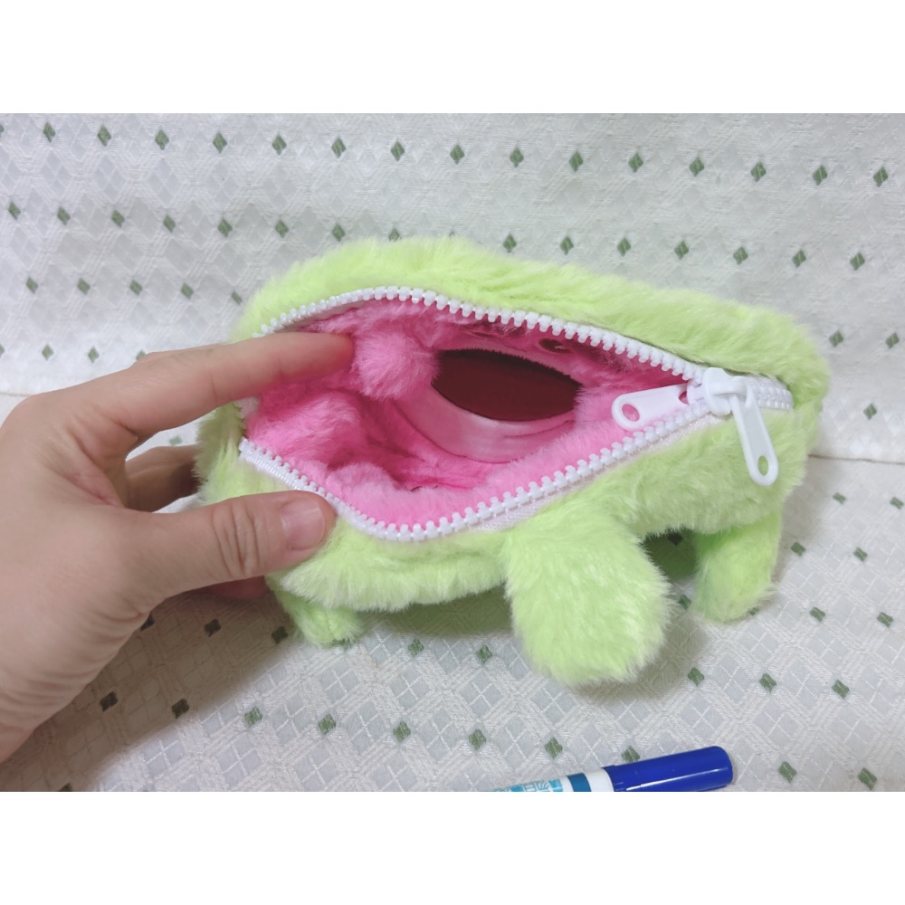B62 草莓熊+三眼仔 化妝包 筆袋-細節圖4
