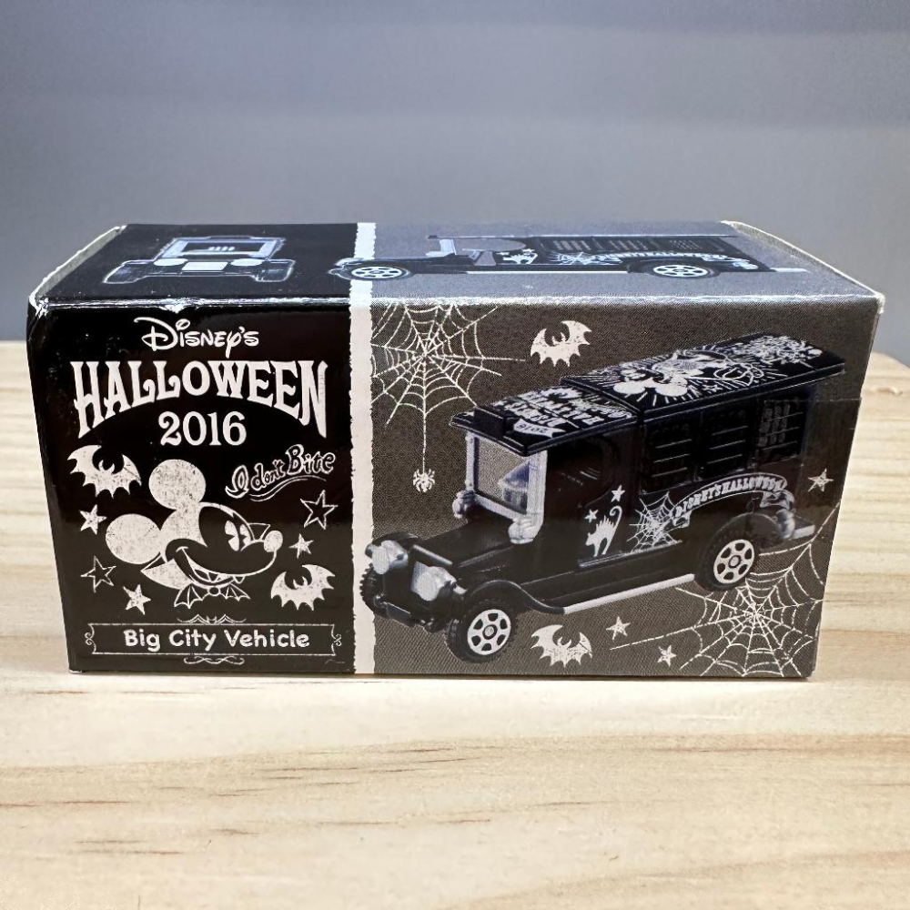 全新 日本 迪士尼樂園 2016 萬聖節 米奇 吸血鬼米奇 黑白 老爺車 《日本玩具屋》-細節圖3