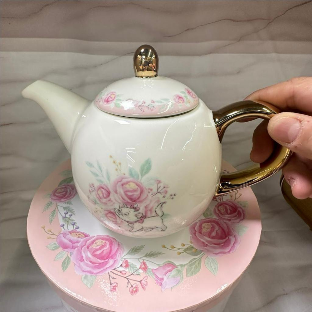 全新 正版 日本 東京 迪士尼 迪士尼商店 限定 瑪麗貓 陶瓷 茶壺 禮盒組 《日本玩具屋》-細節圖2