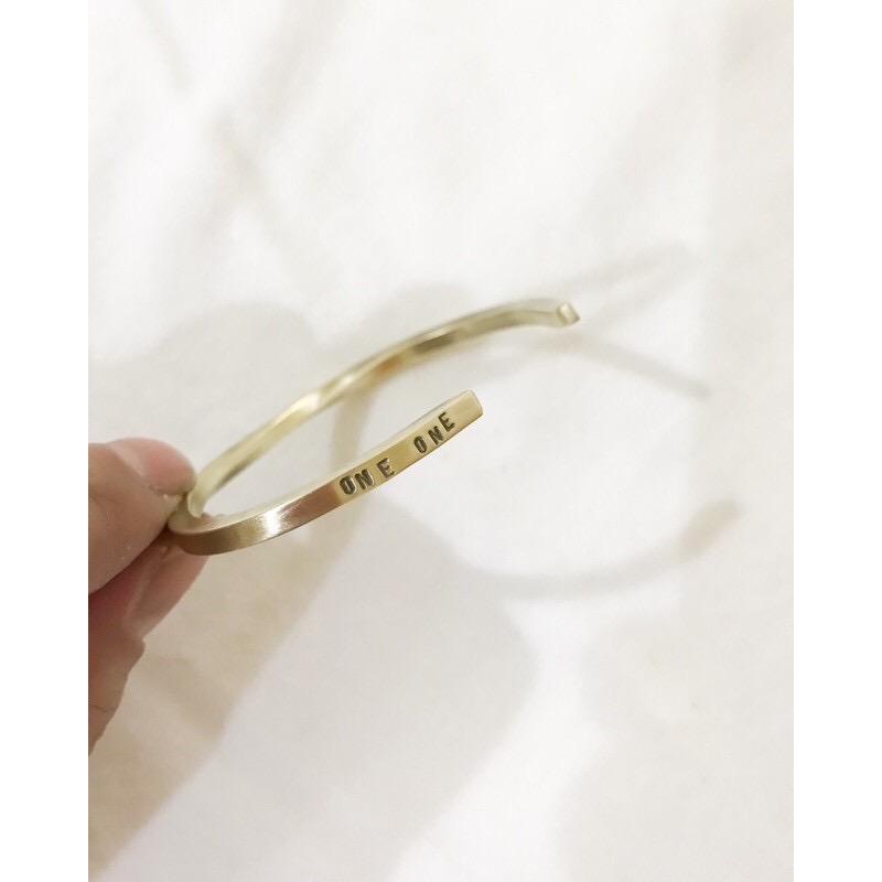 [客製化商品]黃銅手環-細版3mm素面敲字款-細節圖2