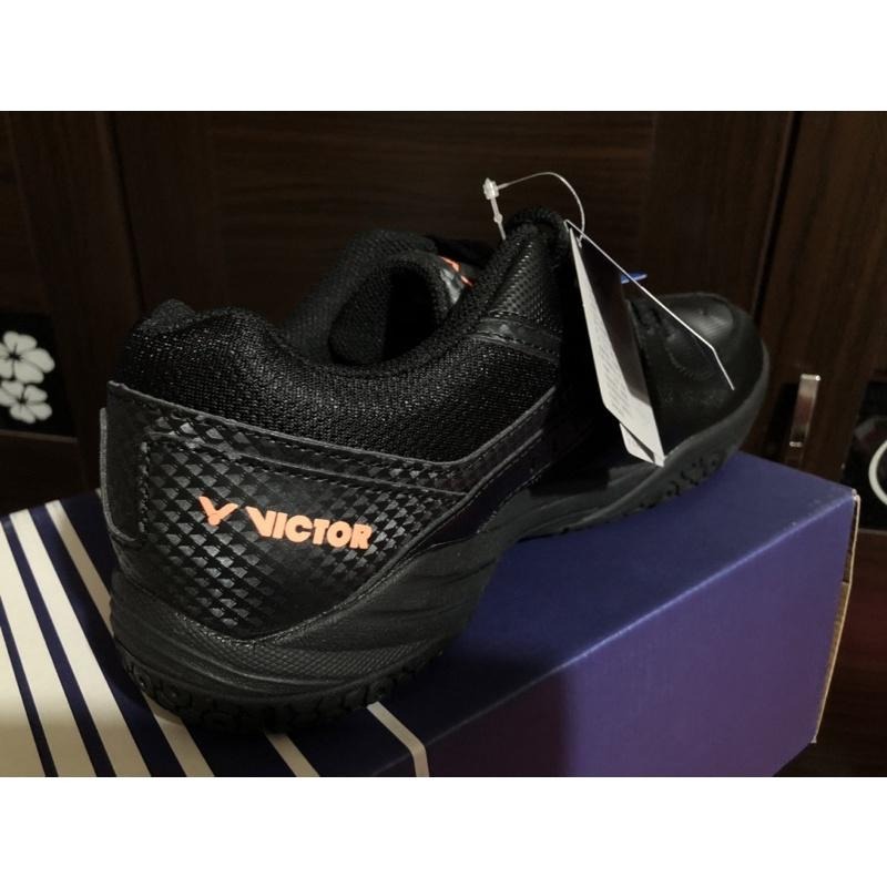 22 23（羽球世家) 勝利 寬楦 羽球鞋 A102 C 黑 輕量化 VICTOR 羽球鞋 102 經典款-細節圖2