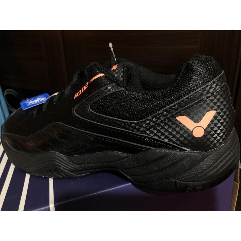 22 23（羽球世家) 勝利 寬楦 羽球鞋 A102 C 黑 輕量化 VICTOR 羽球鞋 102 經典款-細節圖4