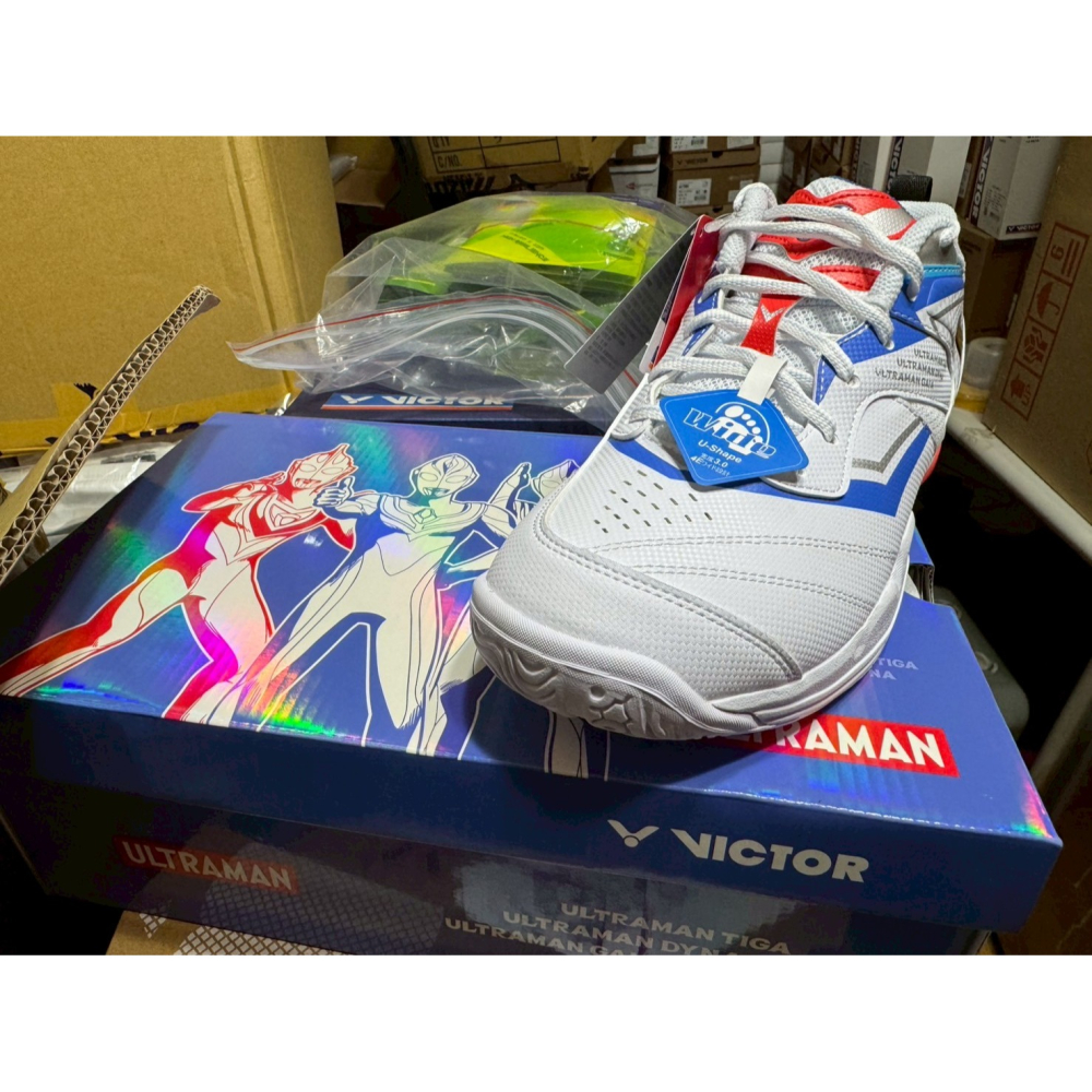 限量款!! 鹹蛋超人（羽球世家）勝利 P-UTM A 亮白 羽球鞋 奧特曼 聯名款 超人力霸王 羽球鞋 VICTOR-細節圖6