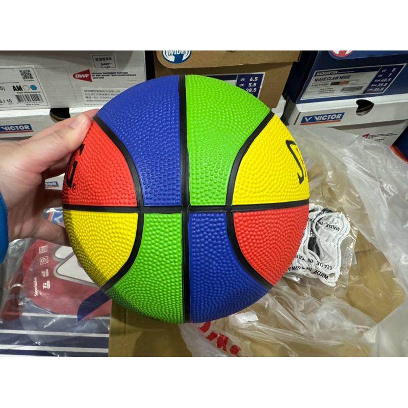 ◇ 羽球世家◇【國小籃球】斯伯丁 5號橡膠籃球 室外籃球五號  彩色文字 耐磨實用-細節圖4