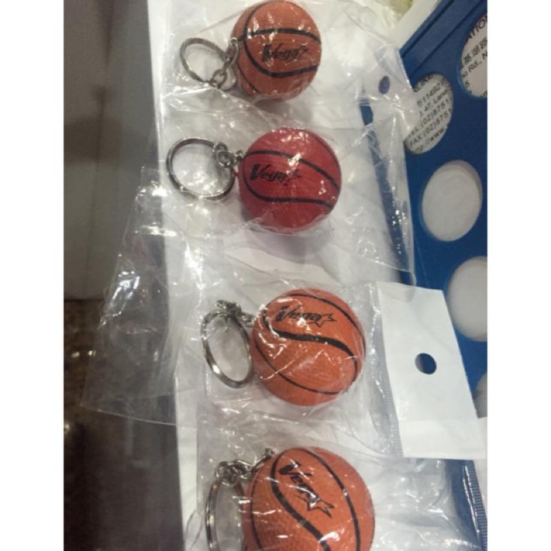 (羽球世家) VEGA 籃球🏀禮品 紀念品小物  軟橡膠 籃球造型 吊飾 鑰匙圈 吊飾 禮物 可捏 可彈籃球 鑰匙圈-細節圖2
