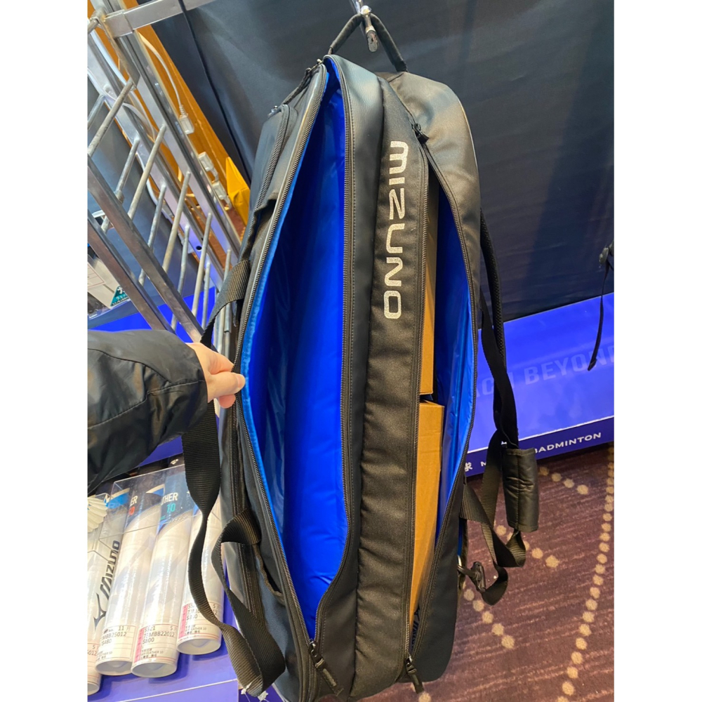 ◇ 羽球世家◇【拍袋】Mizuno美津濃 羽球矩形 2way設計背帶可收納(側肩、背) 鋼琴包 (6支入裝) 光澤黑-細節圖3