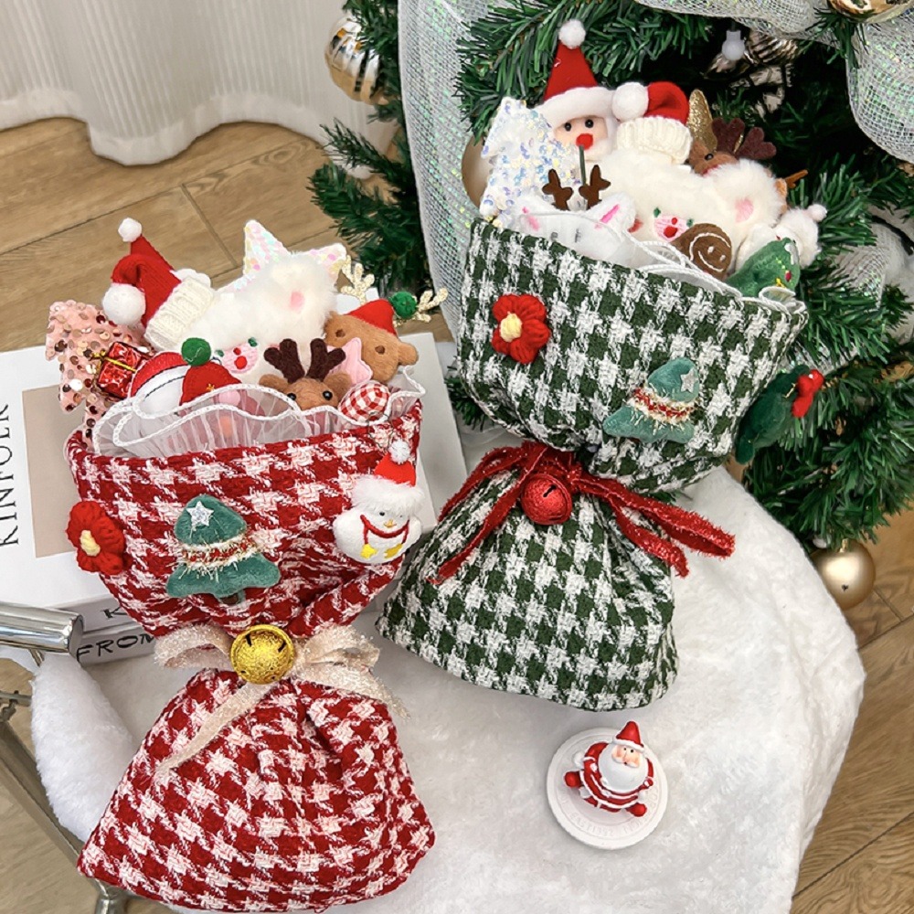 【台灣現貨】聖誕格紋花束 小熊花束 玩偶花束 成品(聖誕禮物 發光禮物 交換禮物 畢業禮物)-細節圖2