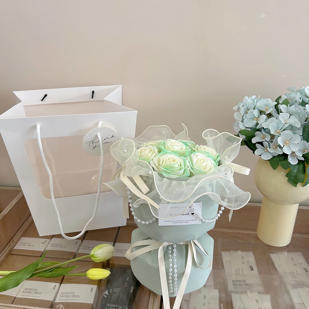 【台灣24H寄出】芭蕾風香皂花花束 珍珠泡芙紗 波浪花邊手捧花(情人節 生日 婚禮 母親節 教師節 畢業)贈燈串卡片-規格圖2
