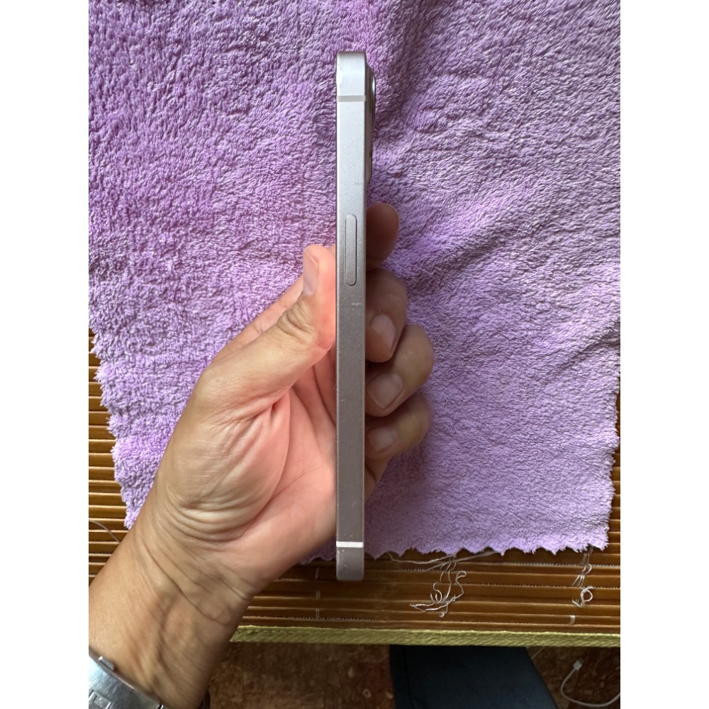 iPhone 13 128g 粉紅電池100%，全機正常，無維修紀綠，外觀有使用痕跡，螢幕無傷-細節圖3