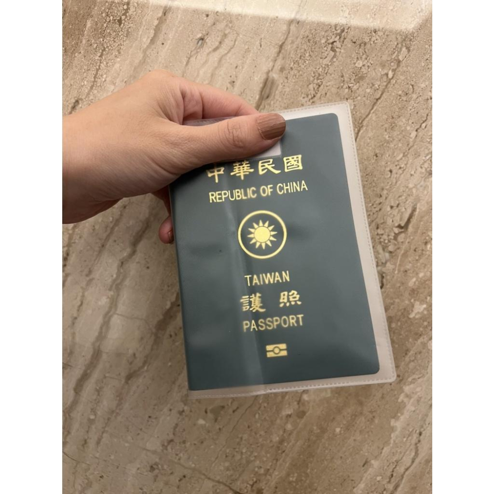 台灣現貨 小黃卡套 護照套 疫苗接種卡套 疫苗保護套 小黃卡保護套 護照保護套 PVC卡套 透明護照套 磨砂保護套-細節圖2