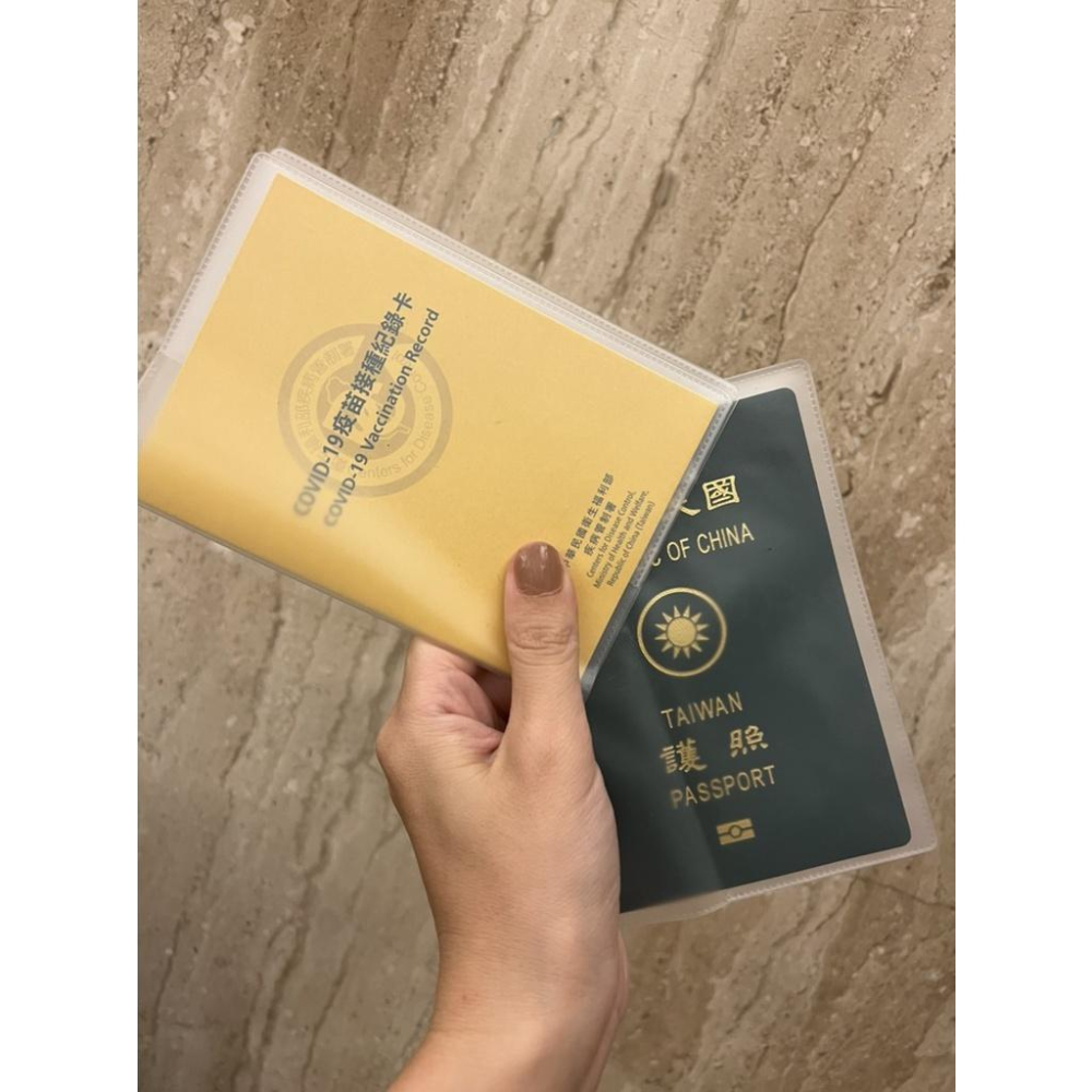 台灣現貨 小黃卡套 護照套 疫苗接種卡套 疫苗保護套 小黃卡保護套 護照保護套 PVC卡套 透明護照套 磨砂保護套-細節圖9