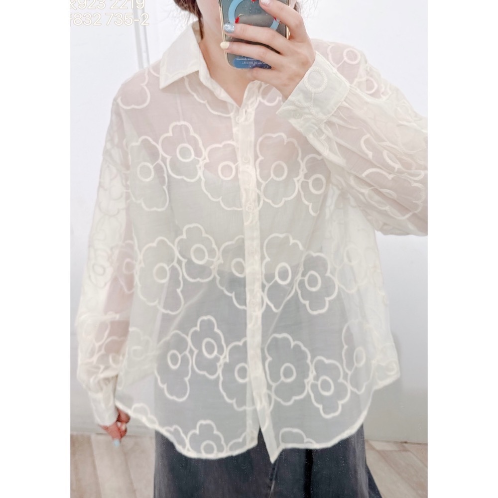 （預購）小花透膚罩衫外套-細節圖3