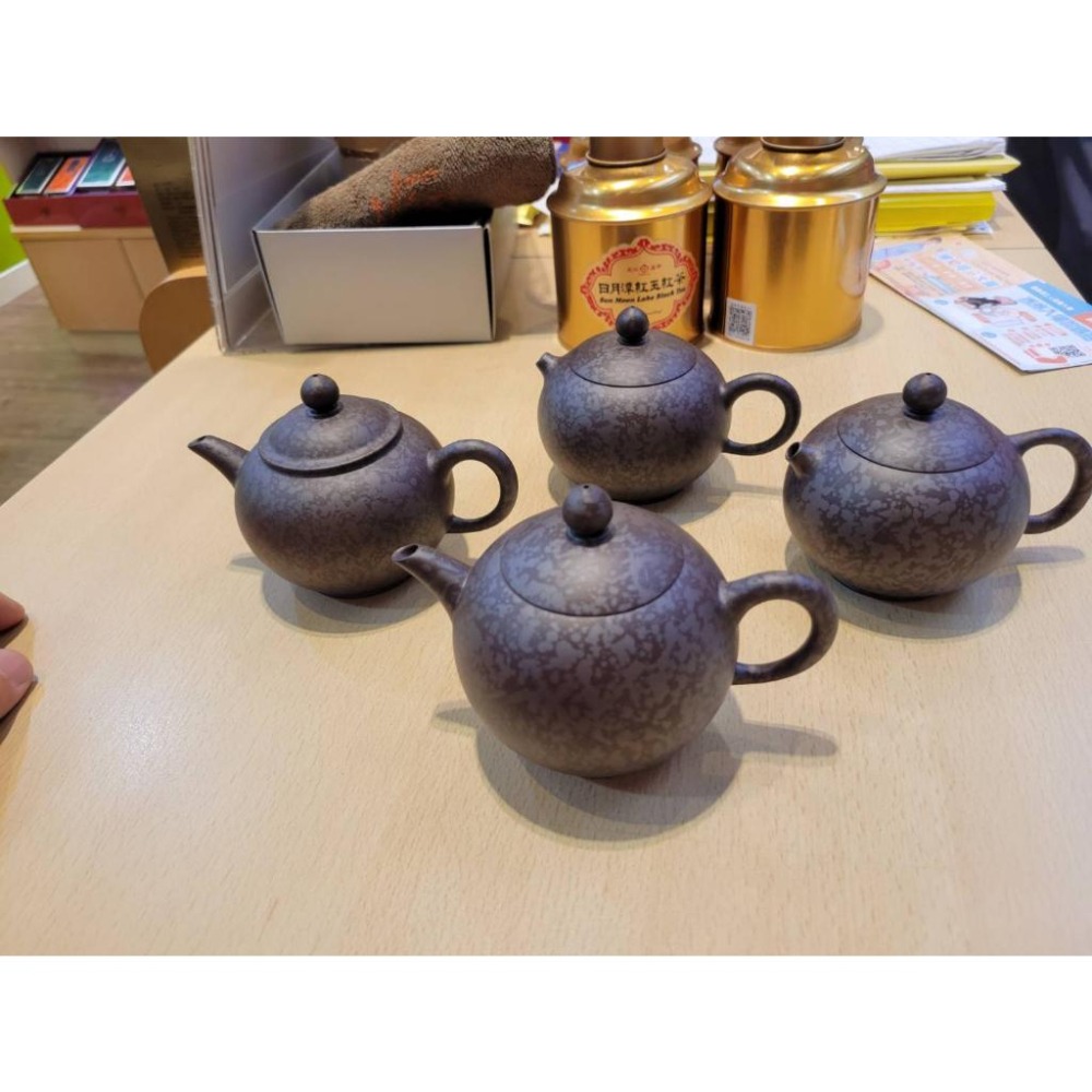 【澄韻堂】現貨全新正品、免運-台灣陶藝名家 林國賢 手拉胚茶壺 手工紫砂斑點單壺-約190~200cc附証書-細節圖2