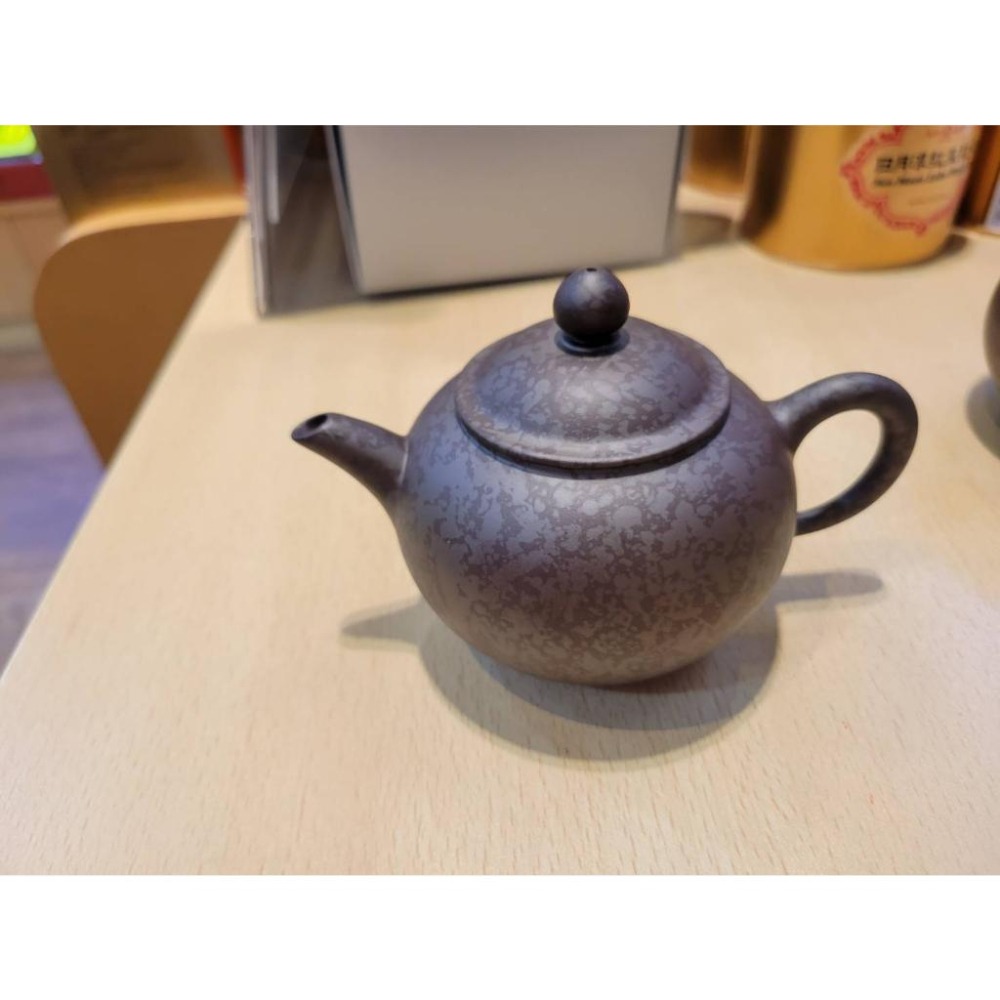 【澄韻堂】現貨全新正品、免運-台灣陶藝名家 林國賢 手拉胚茶壺 手工紫砂斑點單壺-約190~200cc附証書-細節圖3
