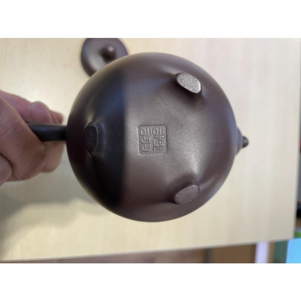 【澄韻堂】現貨全新正品、免運-陸羽精選紫砂壺-附禮盒提袋- 十二生肖2015羊年壺(三陽開泰)紫砂壺,約230cc-細節圖2