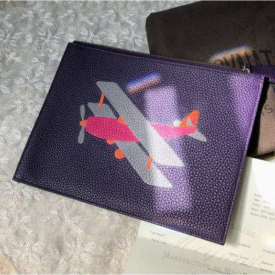 附購證新品🇮🇹MOYNAT牛皮拼接手拿包｜鳶尾紫滑翔機飛機》摩納巴黎IPAD包小筆電包KINDLE包