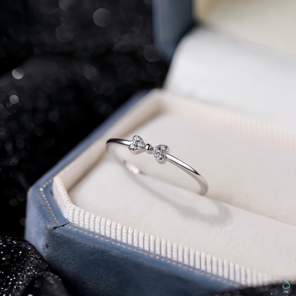 SUMMER 銀飾💫［925純銀］心心相印 迷你鑲鑽蝴蝶結戒 線戒  細戒指 純銀戒指 純銀飾品-細節圖3