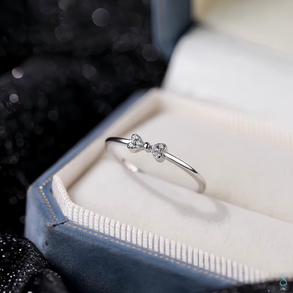 SUMMER 銀飾💫［925純銀］心心相印 迷你鑲鑽蝴蝶結戒 線戒  細戒指 純銀戒指 純銀飾品-規格圖9