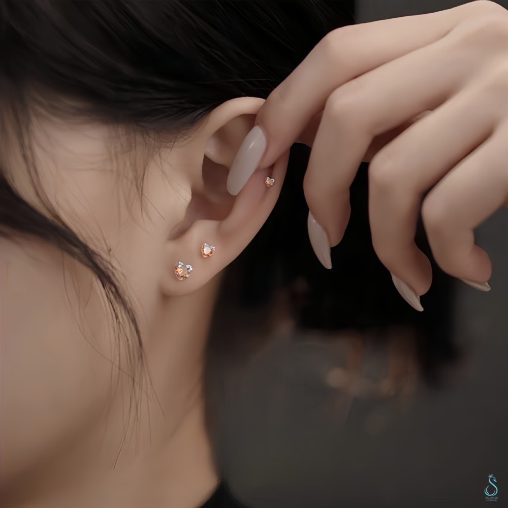 SUMMER 銀飾💫［999足銀］閃亮煥采水鑽耳環 養耳抗過敏 愛心鑽 圓鑽 洗澡睡覺不用摘 平面服貼設計 純銀耳環-細節圖2